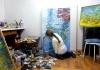 Susanne Scholz beim Malen im eigenen Atelier in Lauchheim
